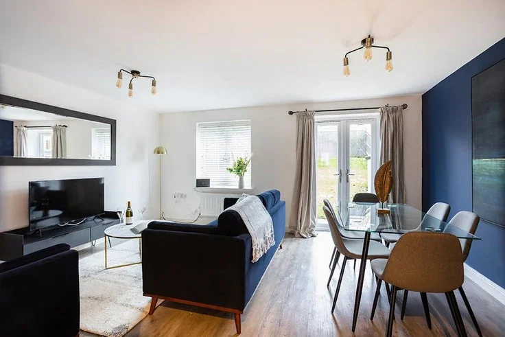 House Wellington Close in Twyford