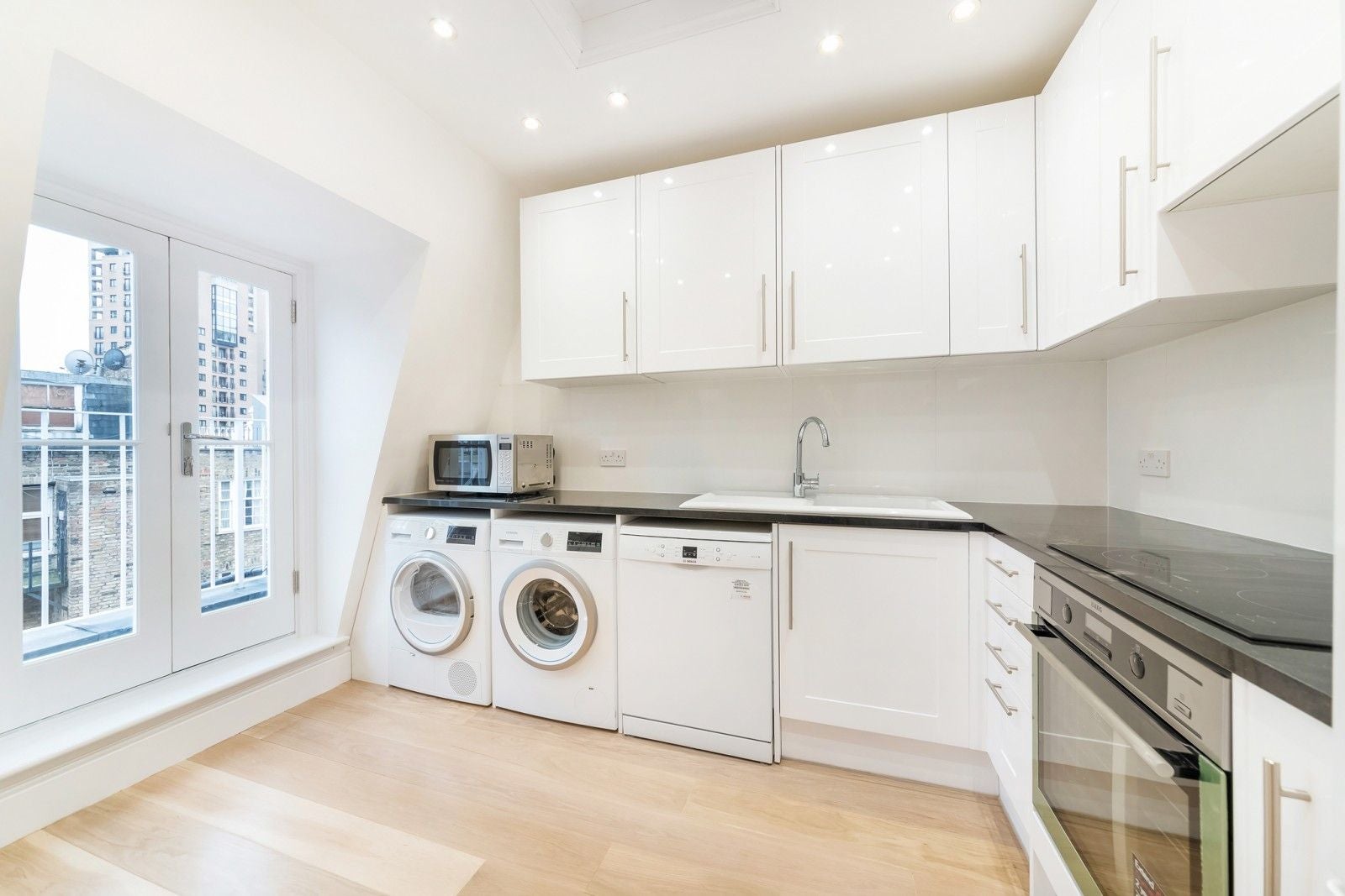 Flat Cornwall Gardens in Greater London