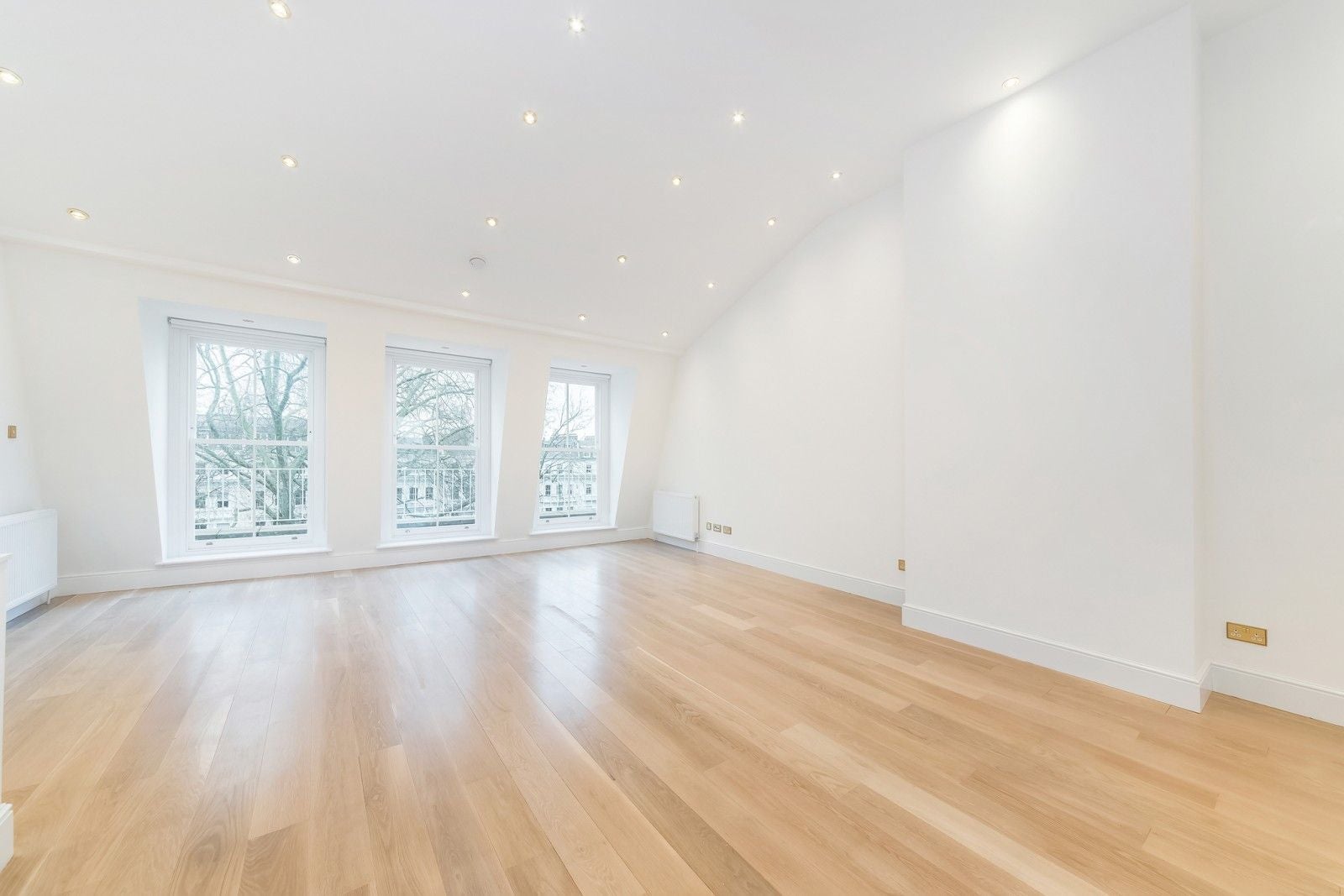 Flat Cornwall Gardens in Greater London