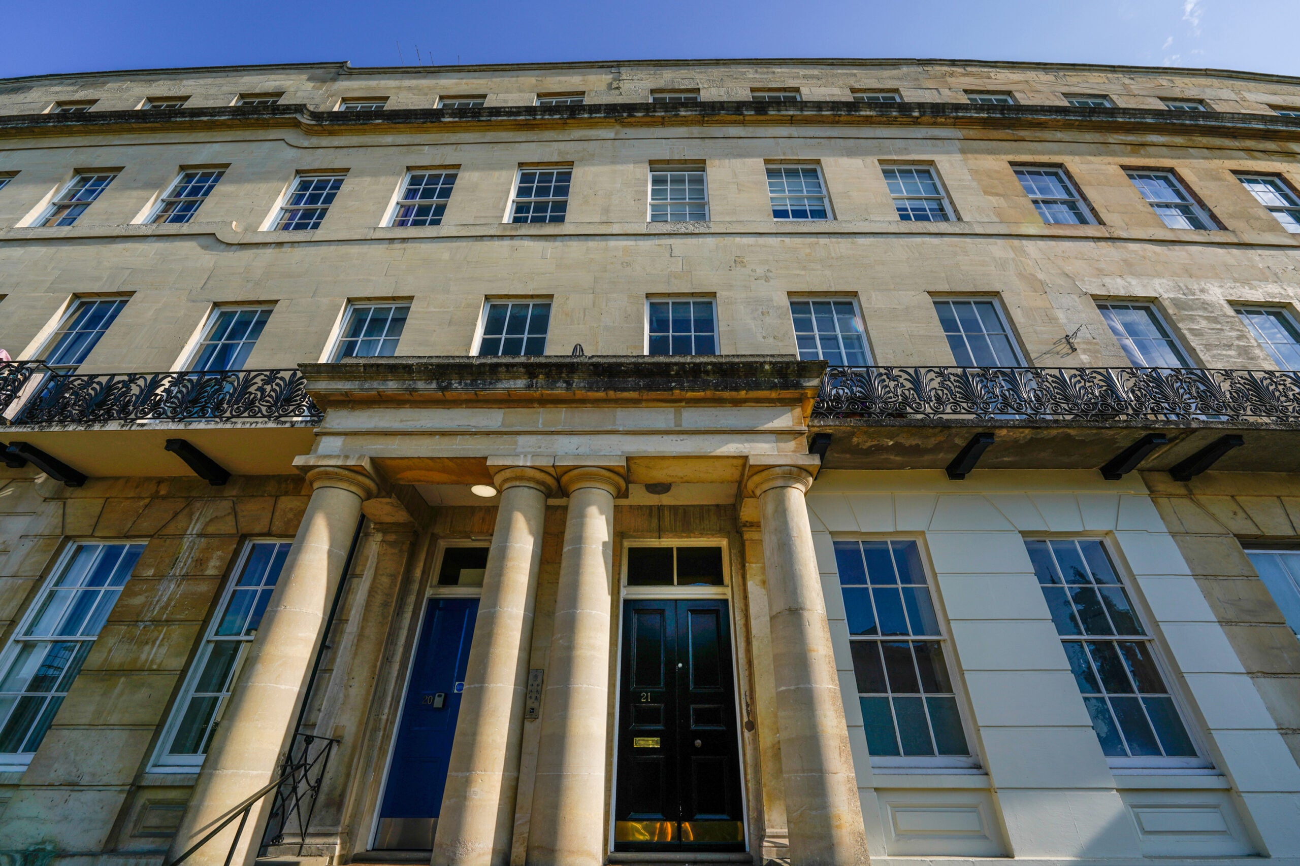 Flat Lansdown Crescent in Cheltenham