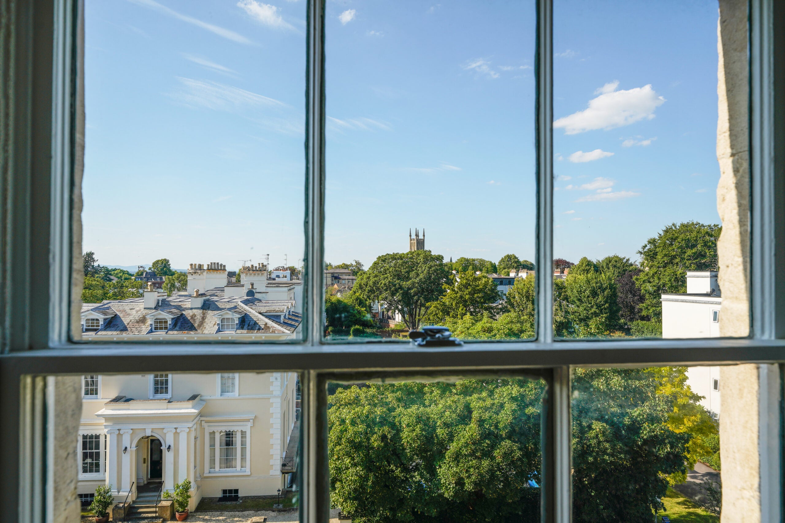 Flat Lansdown Crescent in Cheltenham
