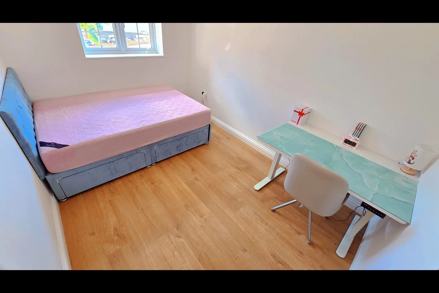 Room Abbots Lane in Greater London