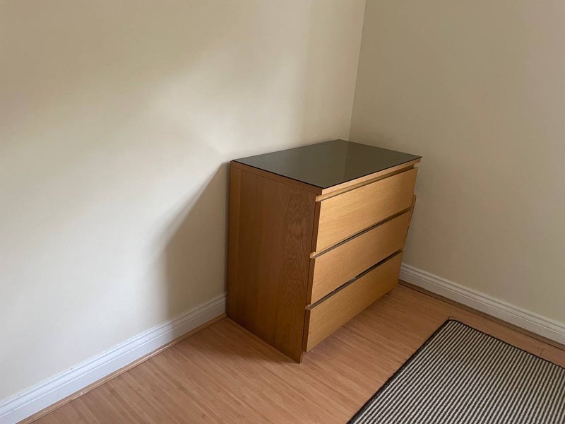 Room Newlands Drive in Maidenhead