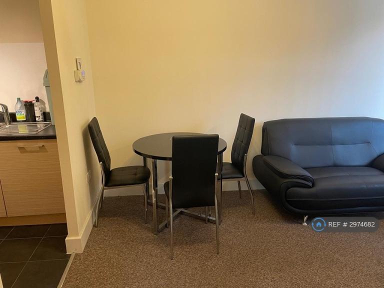 Flat Langley Walk in Birmingham