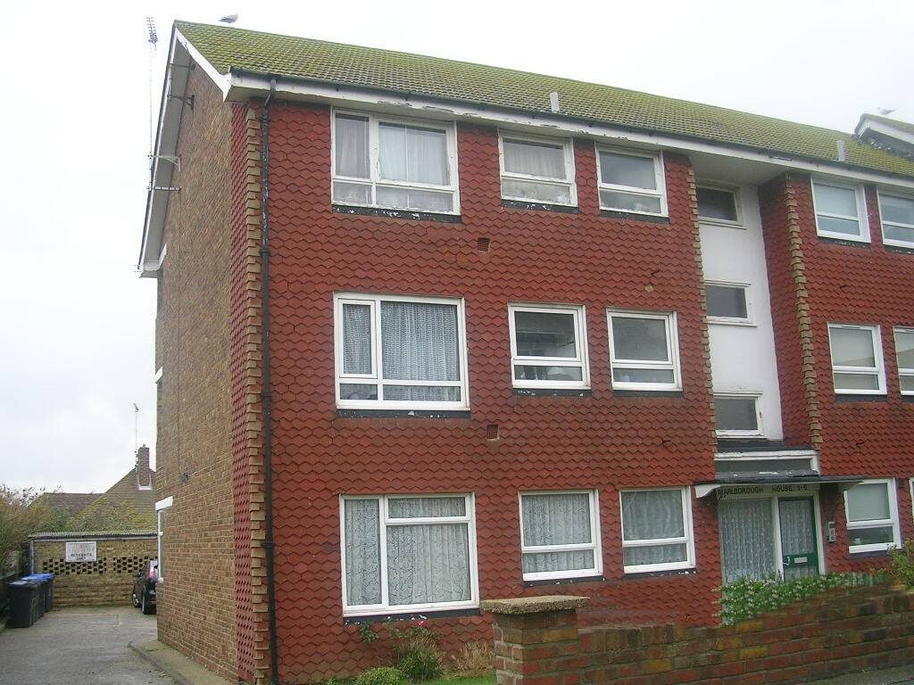 Flat Beresford Gardens in Thanet