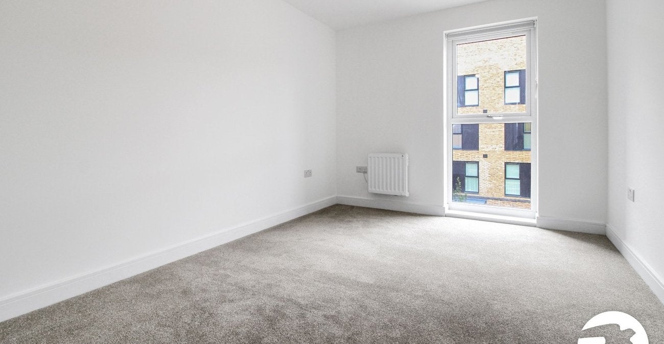 Flat Alkerden Lane in Dartford
