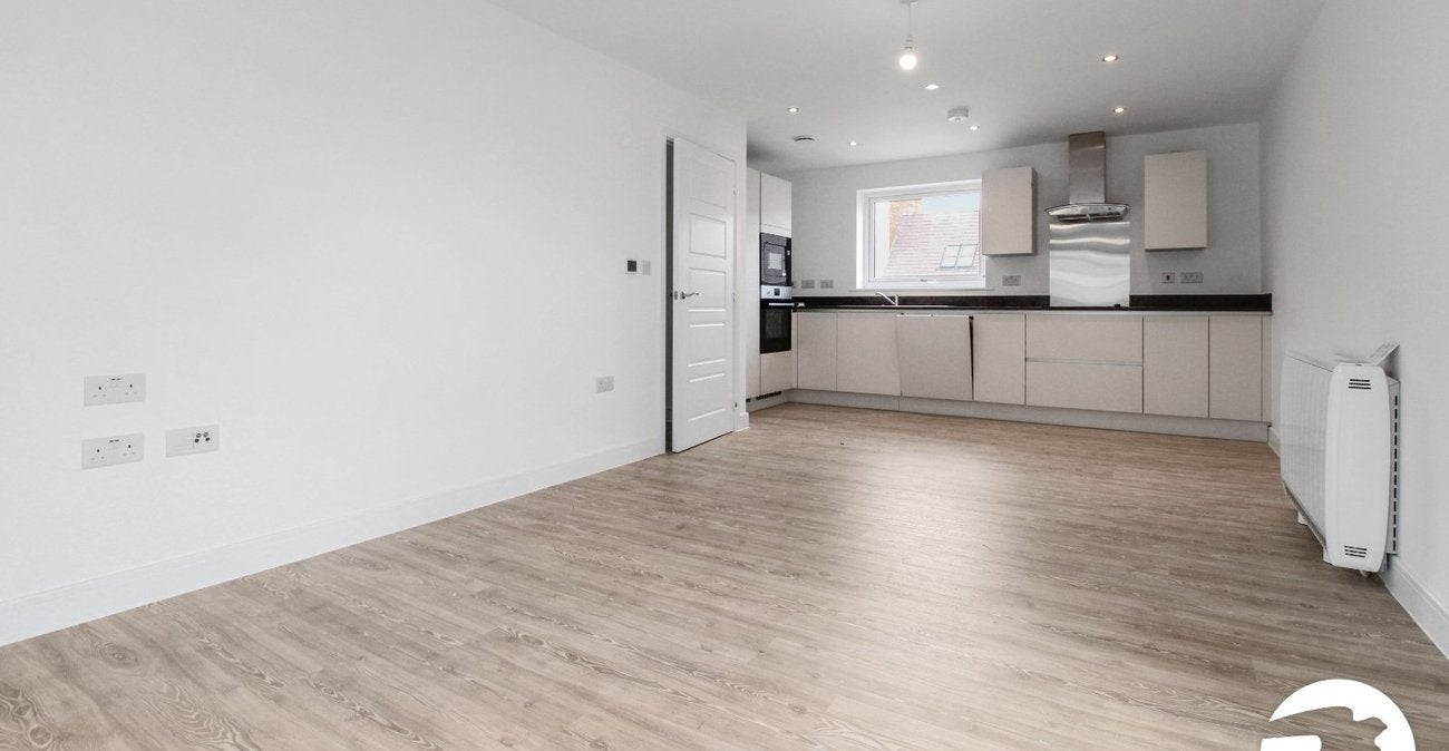 Flat Alkerden Lane in Dartford
