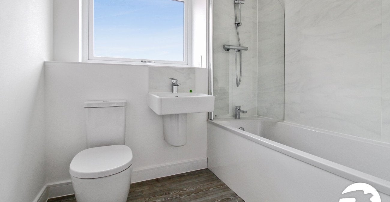 Flat Alkerden Lane in Dartford