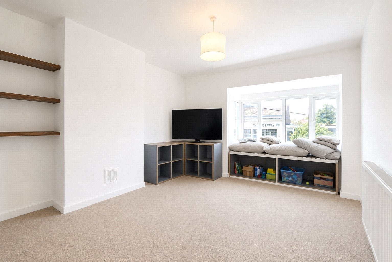 Flat Shirehampton Road in Bristol