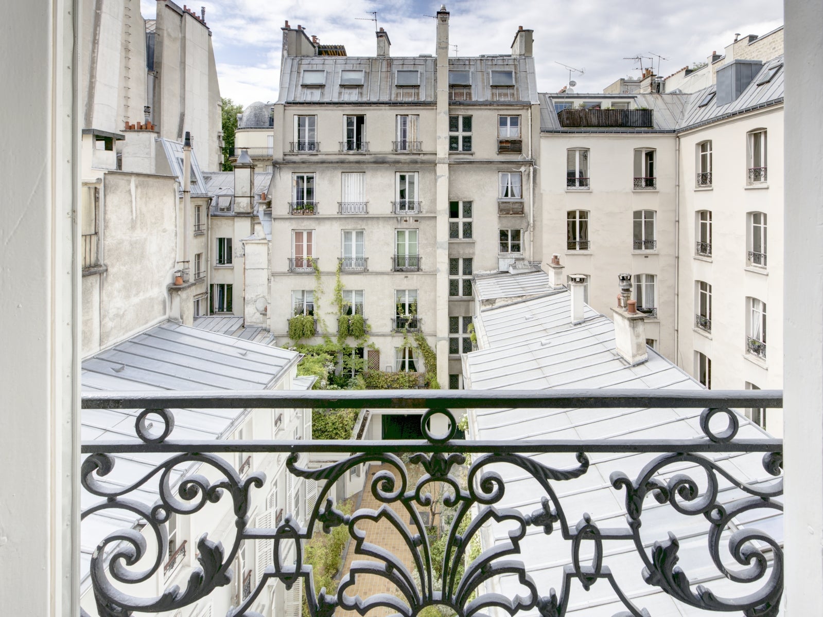 Flat Rue du Colisée in Paris