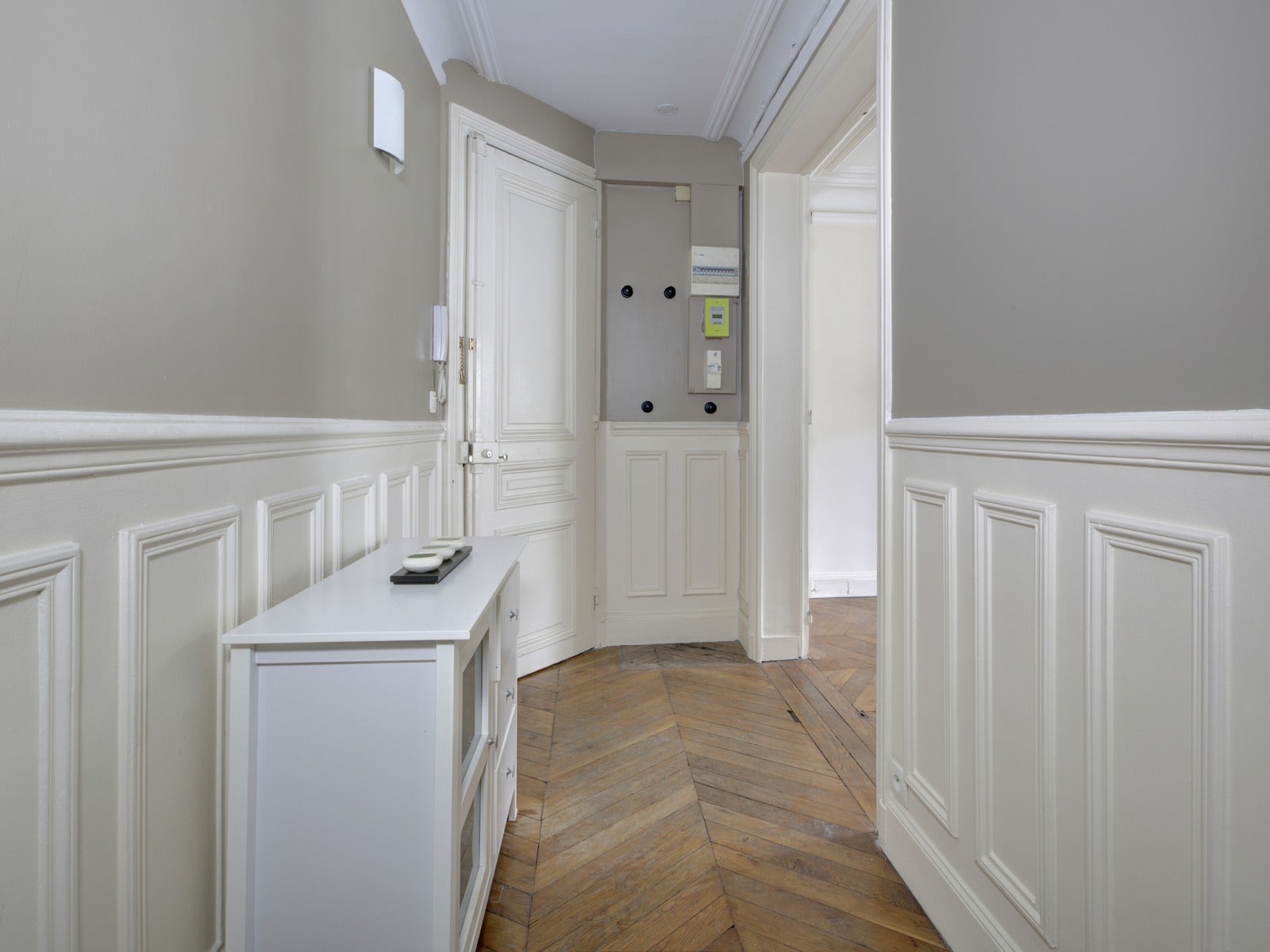 Flat Rue du Colisée in Paris