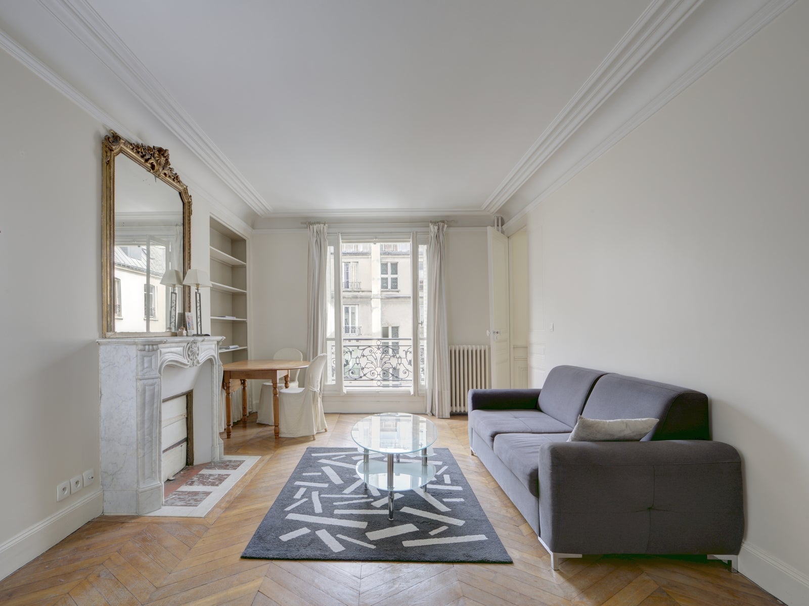 Flat Rue du Colisée in Paris