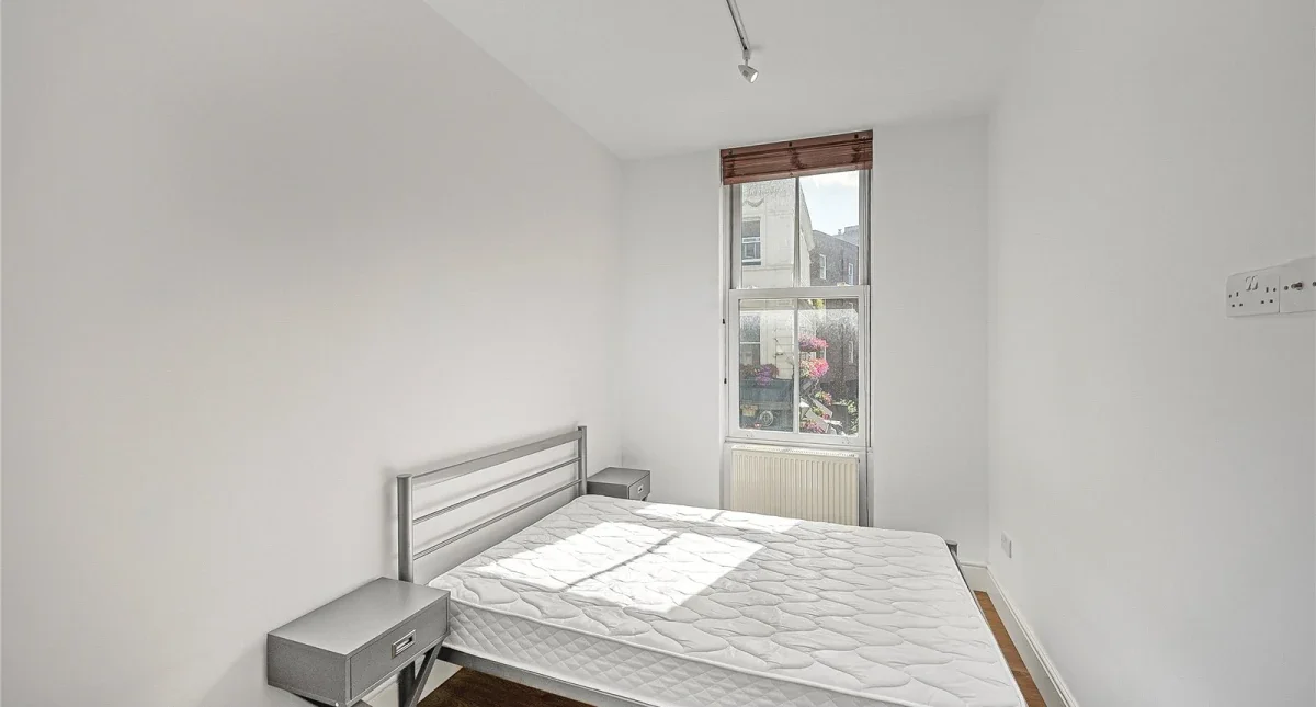 Flat Cleveland Street in Greater London