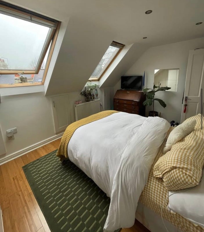 Room Merrow Street in Greater London