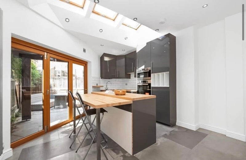 Room Merrow Street in Greater London