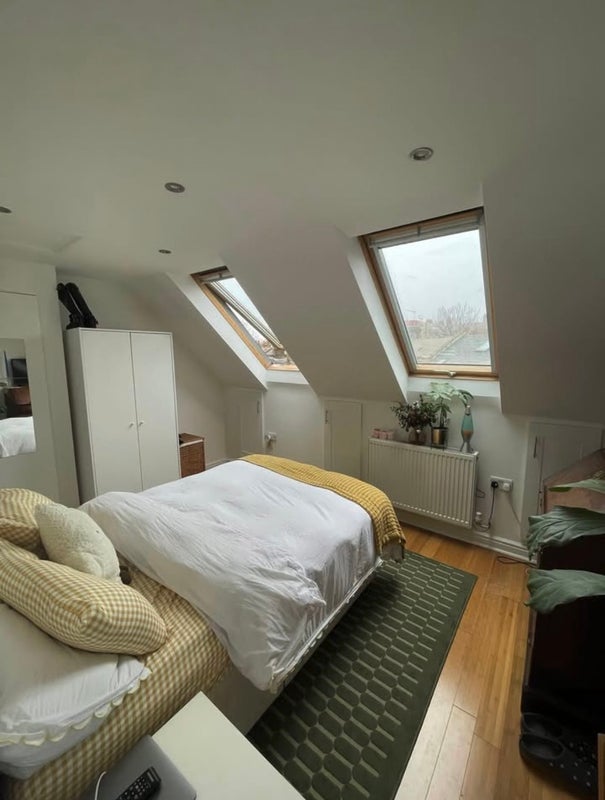Room Merrow Street in Greater London