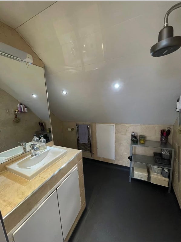 Room Merrow Street in Greater London