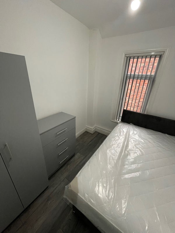 Room Chillingham Road in Newcastle upon Tyne