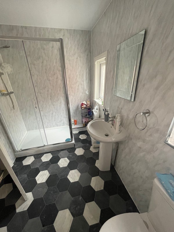 Room Chillingham Road in Newcastle upon Tyne