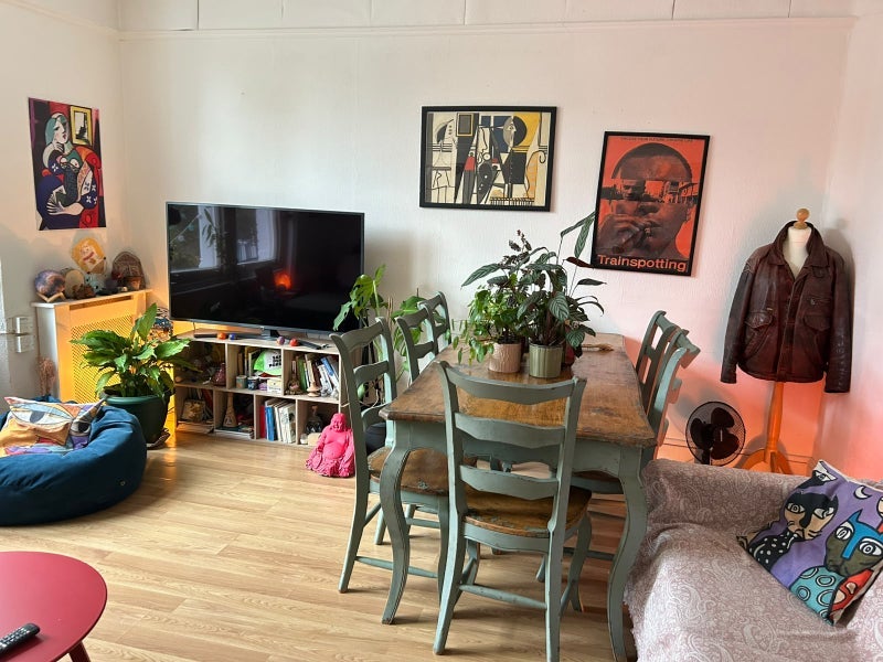 Room Kings Avenue in Greater London