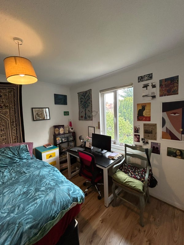 Room Kings Avenue in Greater London