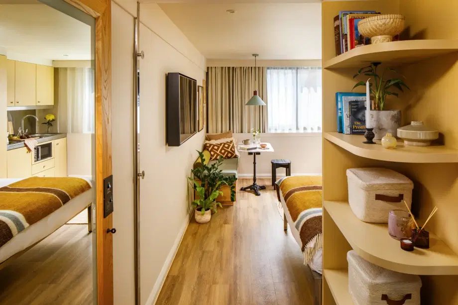 Room Hackney Road in Greater London