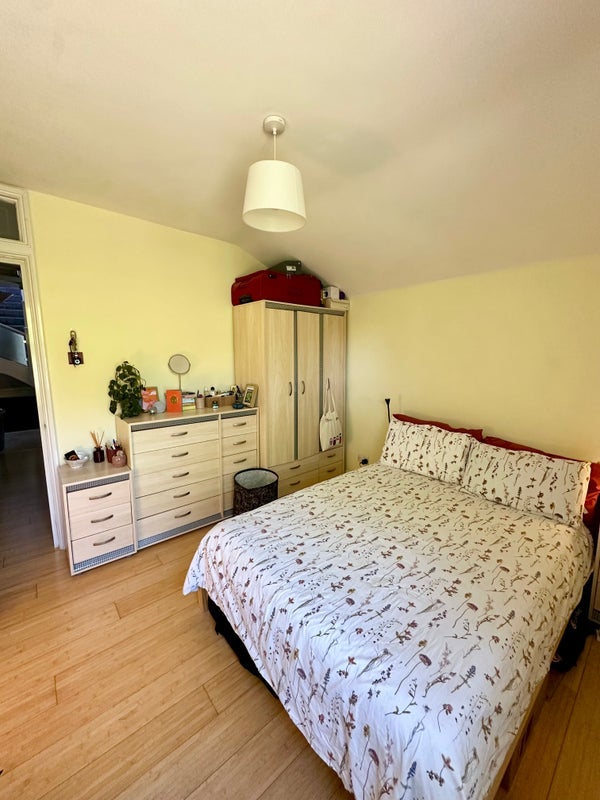 Room Wightman Road in Greater London