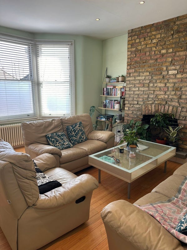 Room Wightman Road in Greater London