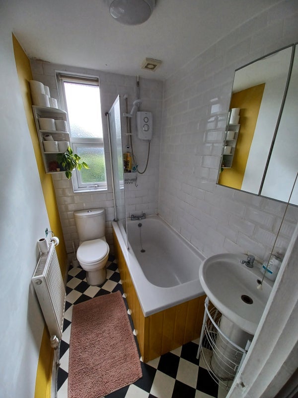 Room Eastdale Road in Liverpool