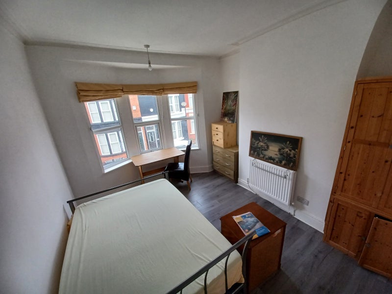 Room Eastdale Road in Liverpool