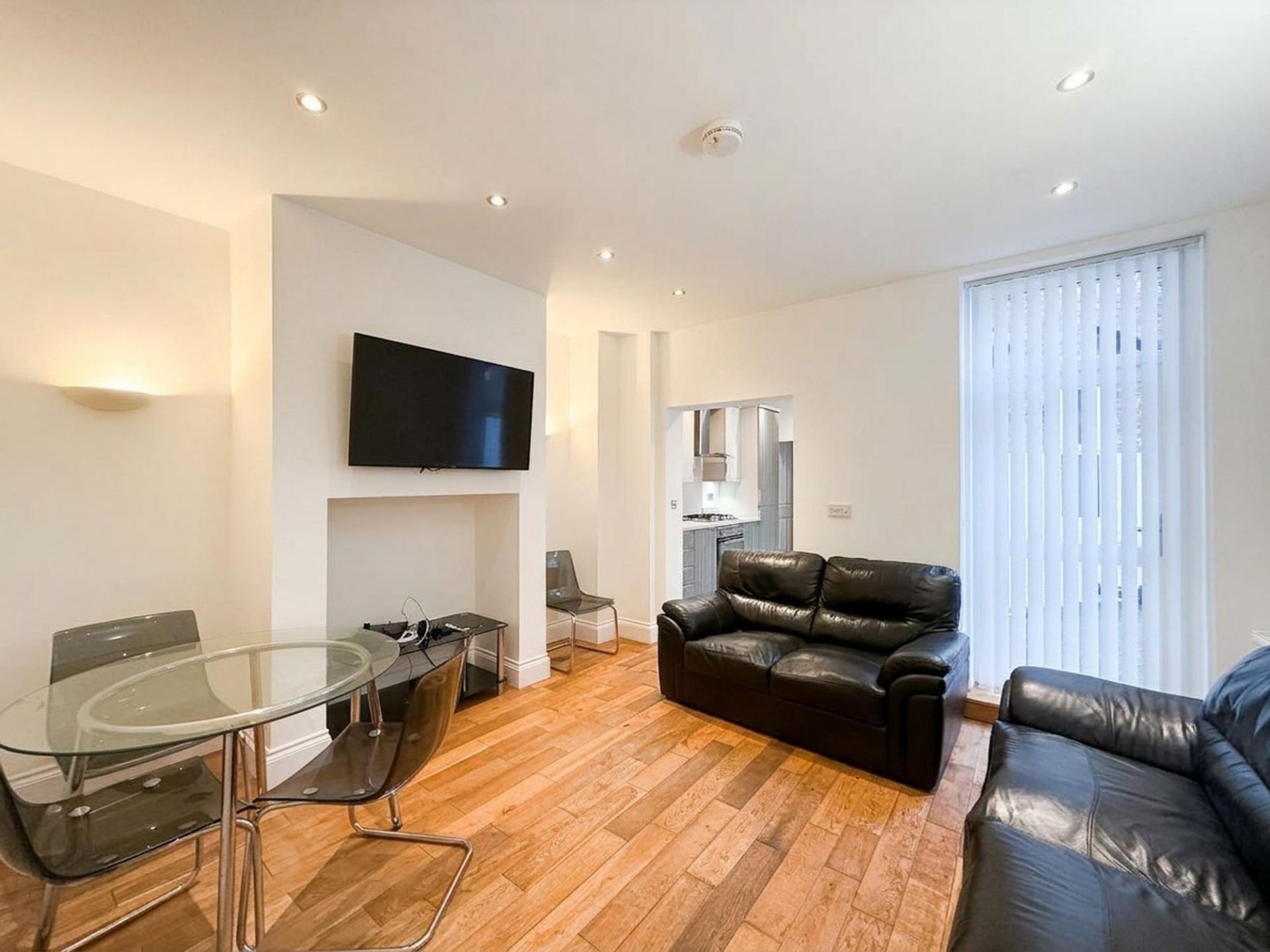 Flat Buston Terrace in Newcastle upon Tyne