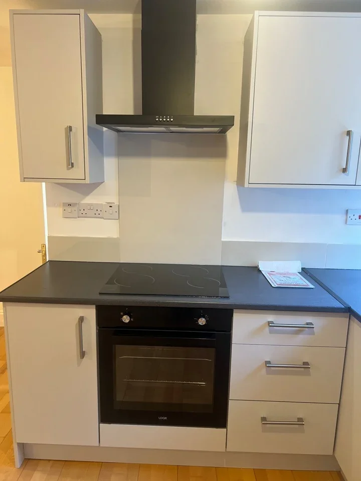 Flat White Craig Close in Greater London