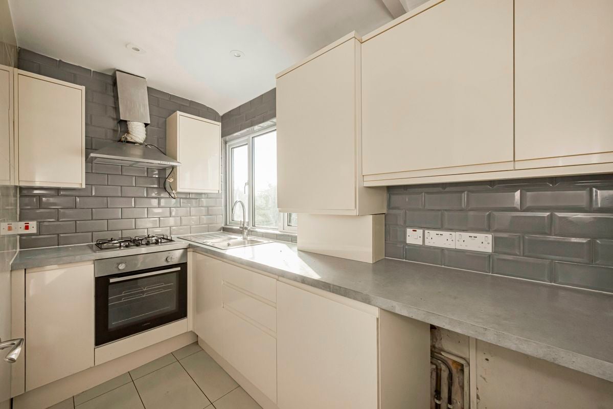 Flat Gaysham Avenue in Greater London