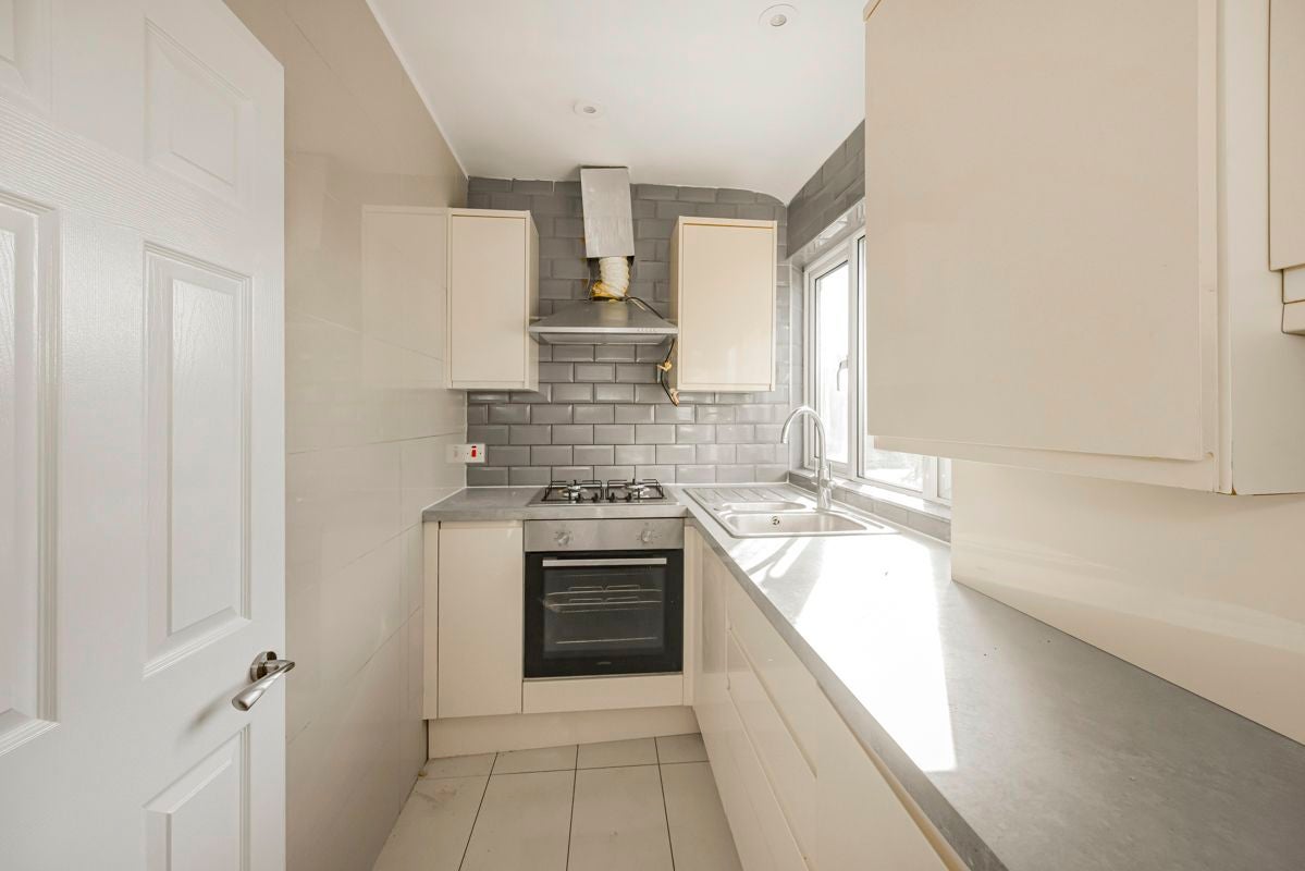 Flat Gaysham Avenue in Greater London