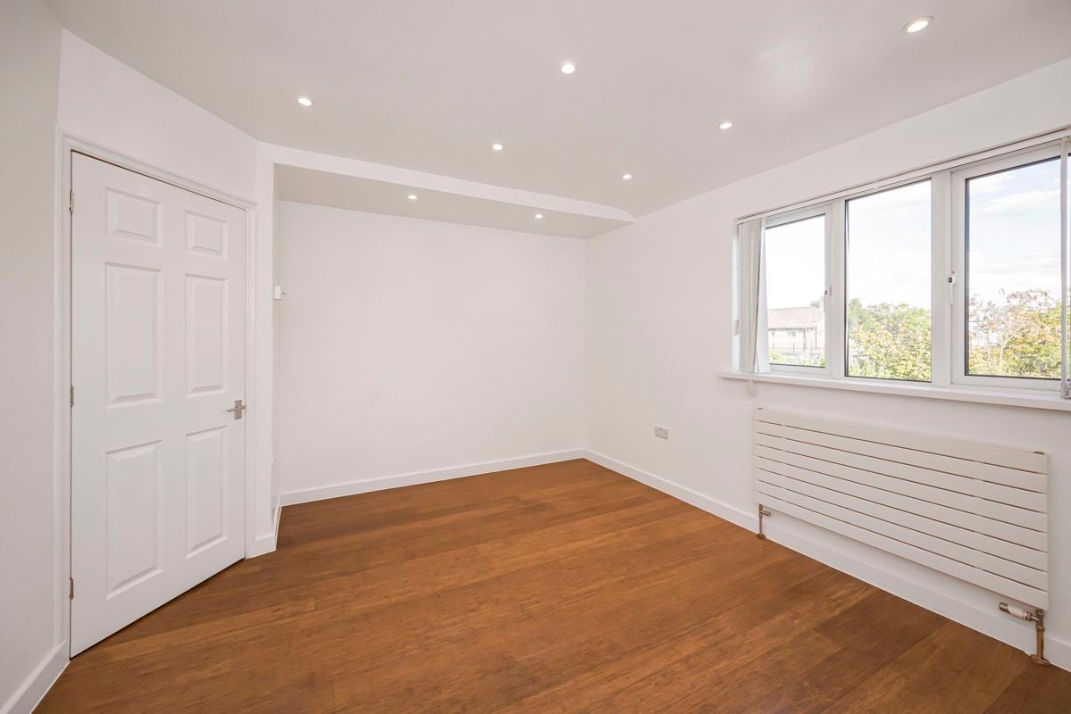 Flat Gaysham Avenue in Greater London