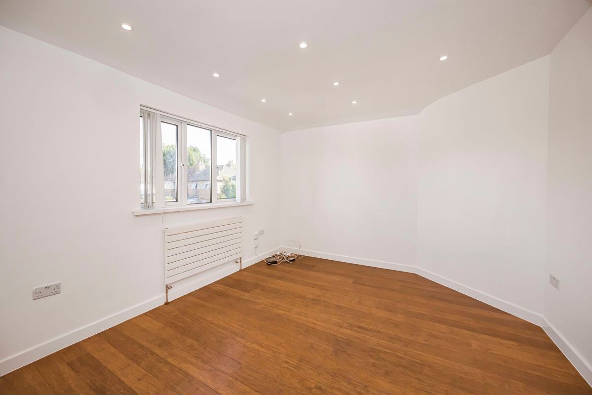 Flat Gaysham Avenue in Greater London