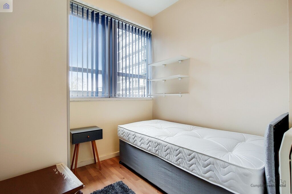 Flat Calderwood Street in Greater London
