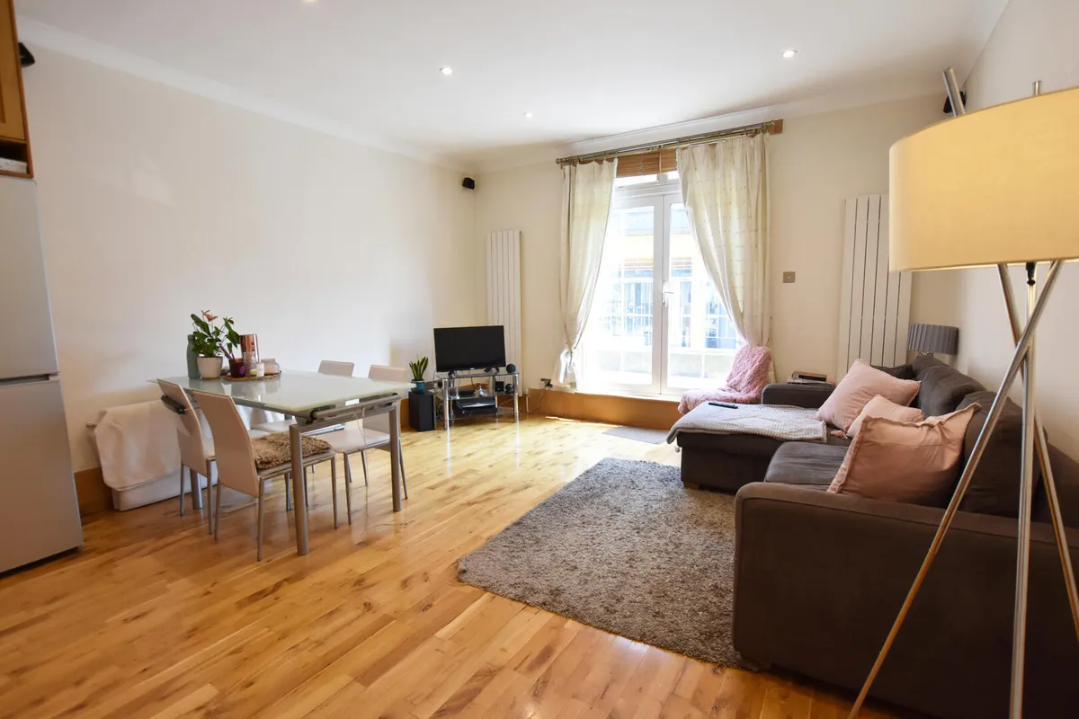 Flat Fulham Palace Road in Greater London