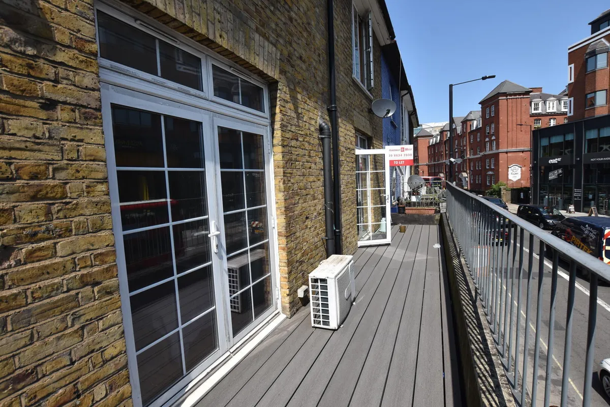 Flat Fulham Palace Road in Greater London