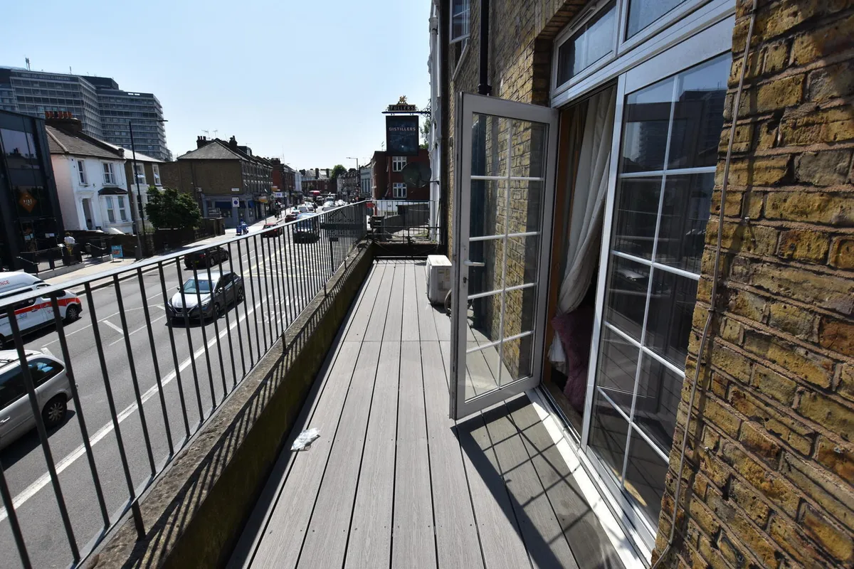 Flat Fulham Palace Road in Greater London