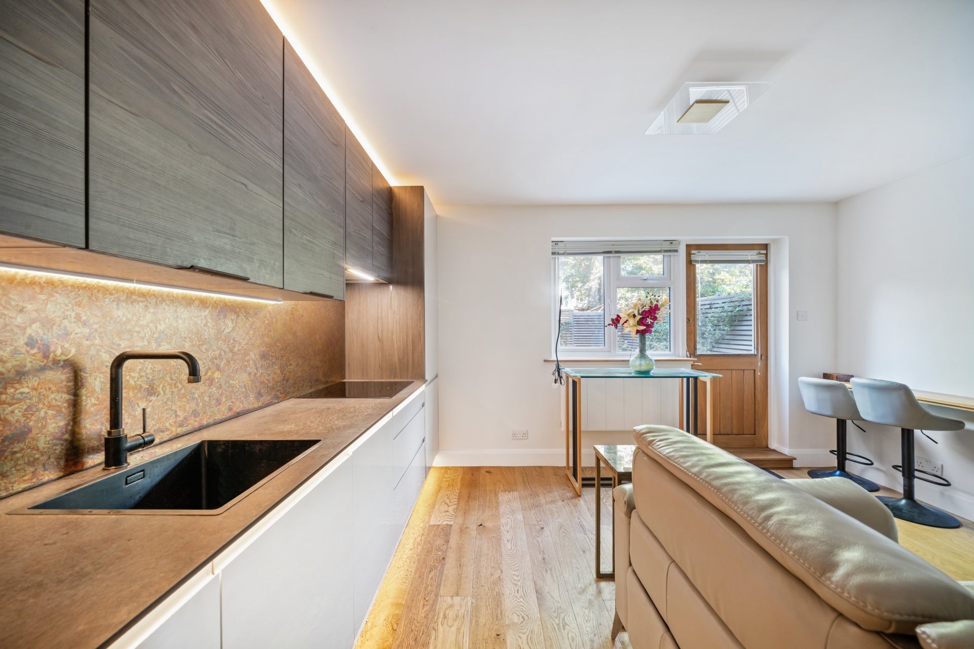 Flat Carlton Drive in Greater London
