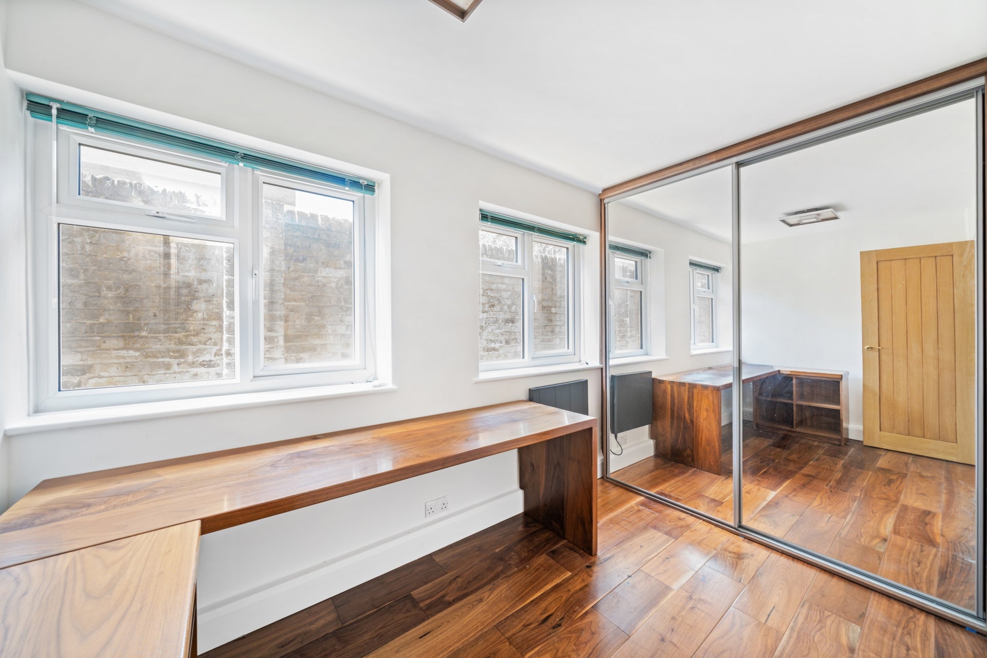 Flat Carlton Drive in Greater London