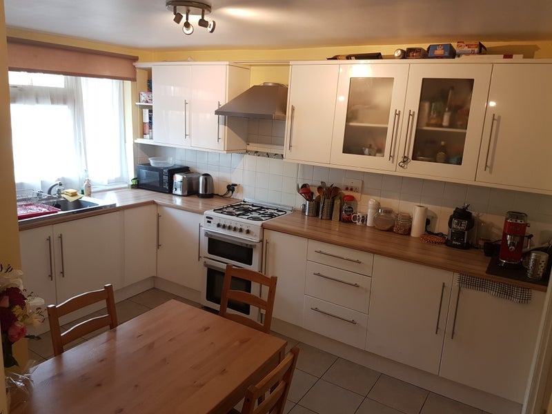 Room Ambrose Walk in Greater London