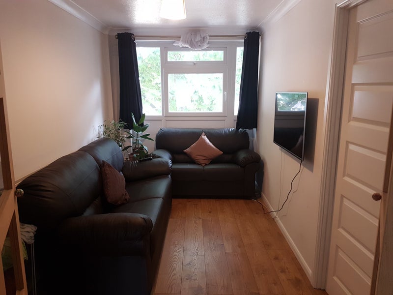 Room Ambrose Walk in Greater London