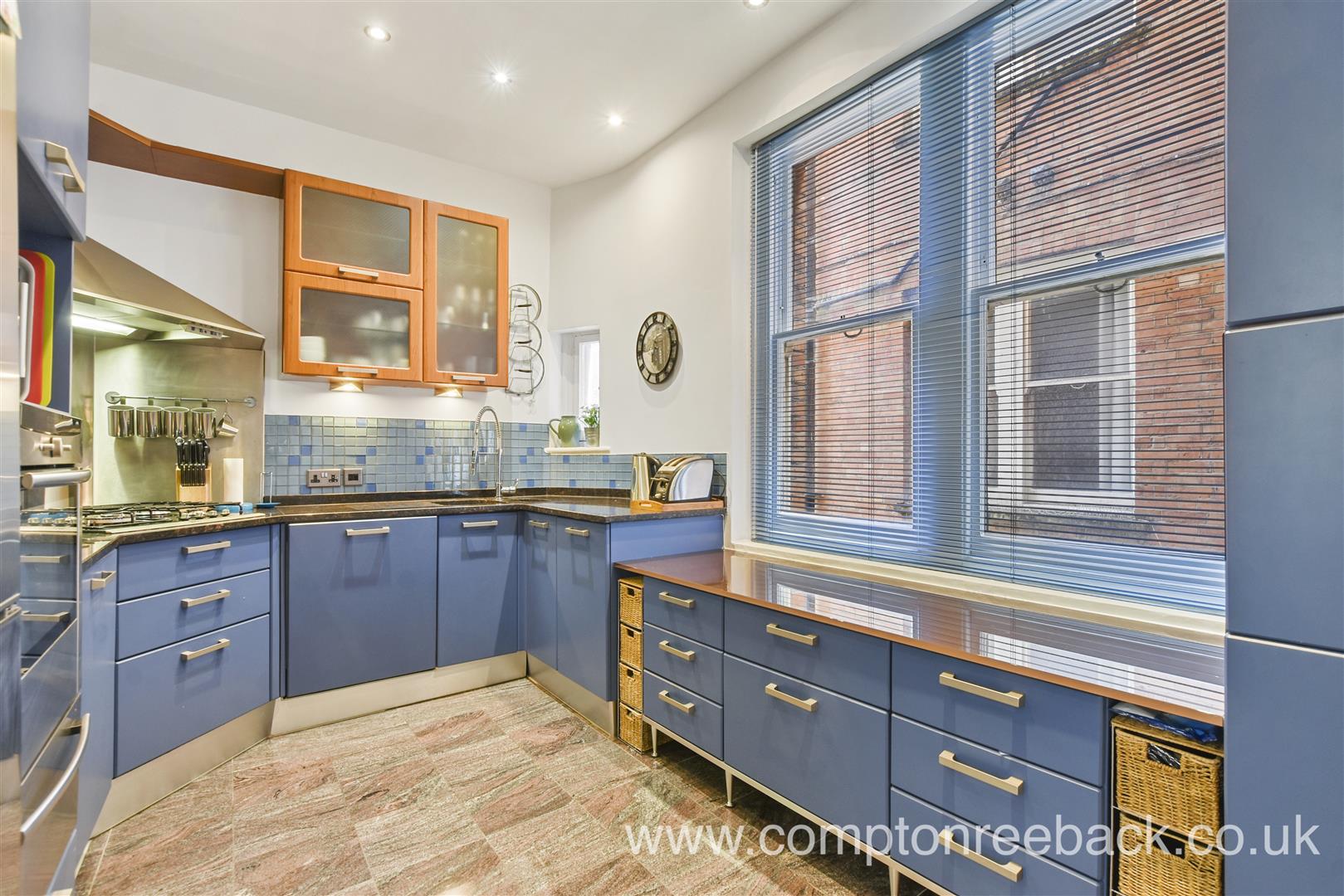 Flat Lauderdale Road in City of Westminster