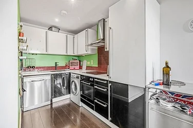 Flat Bellefields Road in Greater London