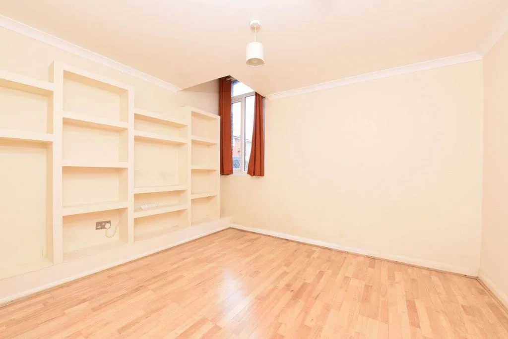 Flat Alexandra Court in Rushmoor