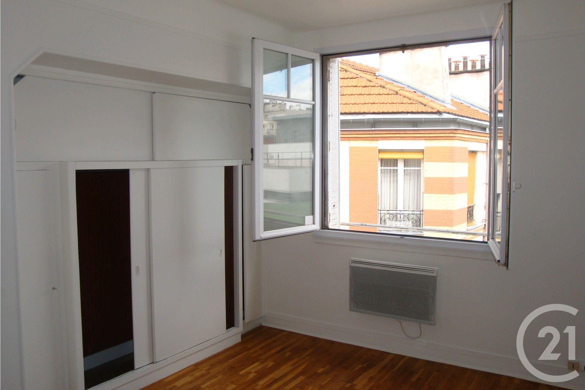 Flat Rue Vincent Compoint in Paris