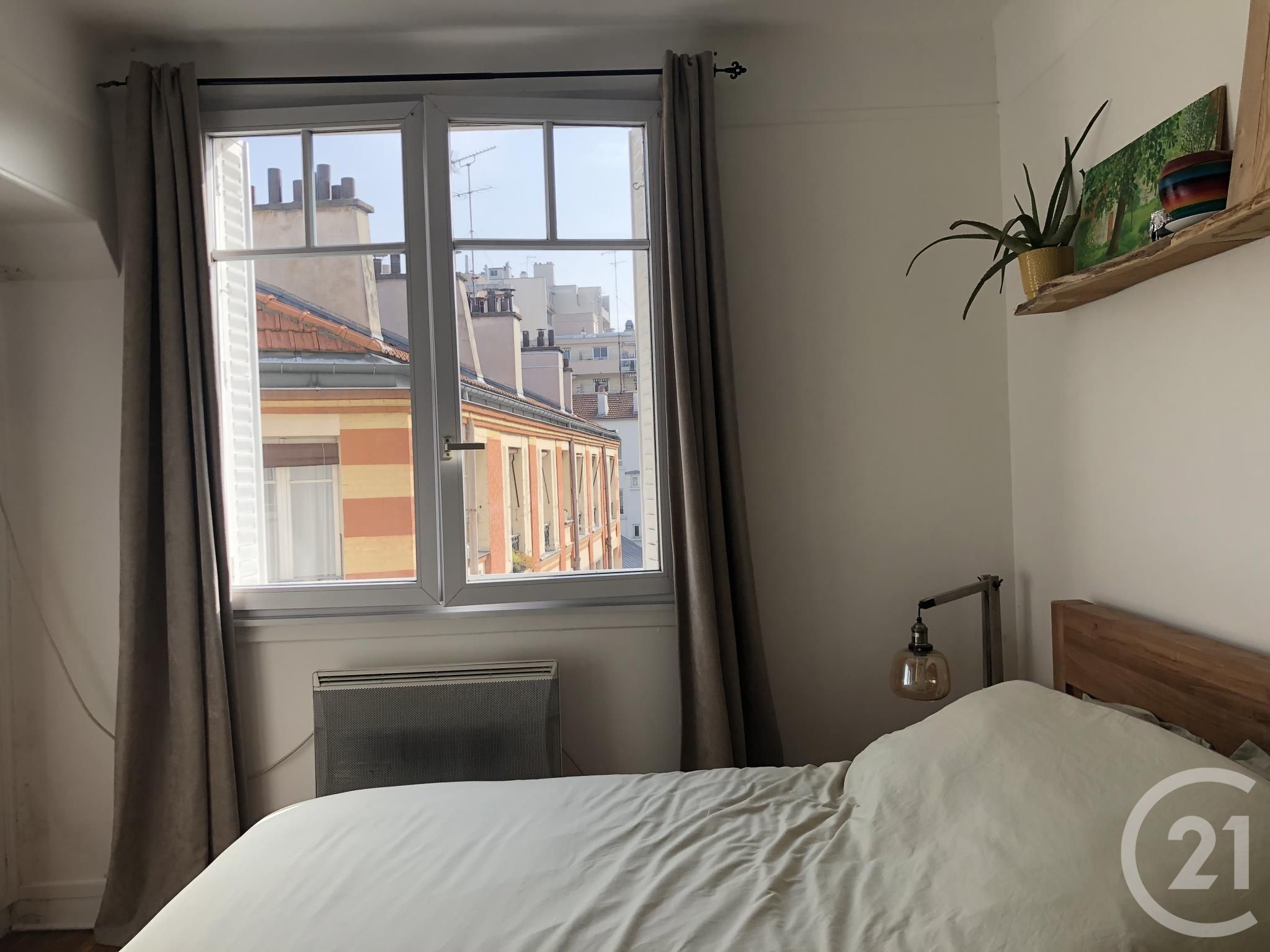 Flat Rue Vincent Compoint in Paris