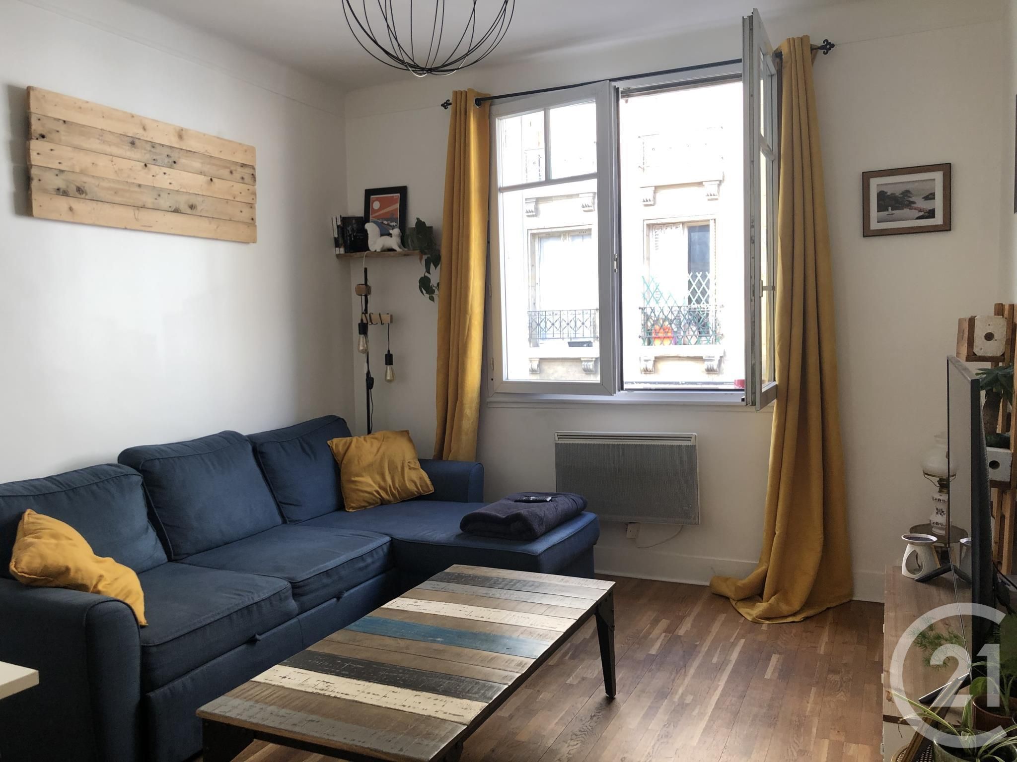 Flat Rue Vincent Compoint in Paris